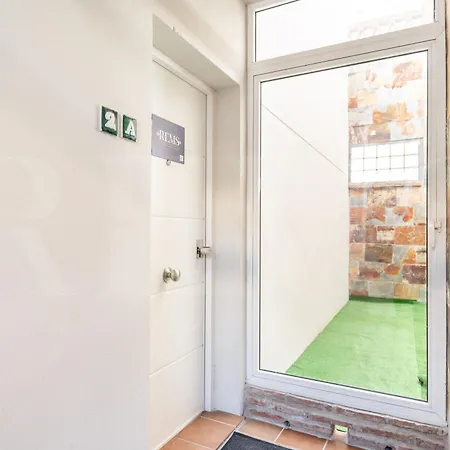 Elegant With Terrace And Pool Rems Appartement